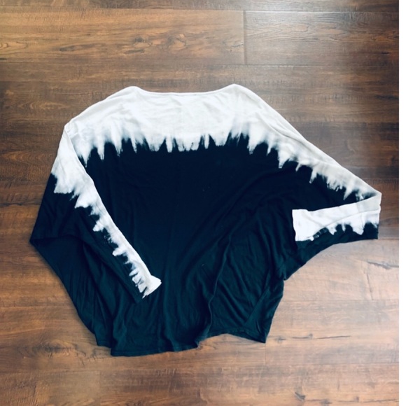 Forever 21 Very unique flattering shirt!! - Picture 2 of 4